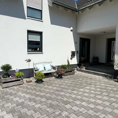 Weingut Grafenhof Апартаменты Heuchelheim-Klingen